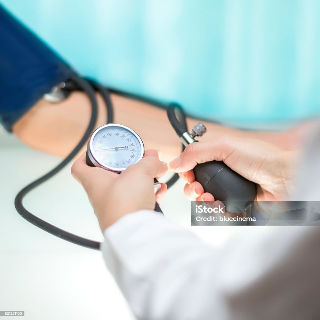 Control de la presión arterial - Foto de stock de Indicador de presión sanguínea libre de derechos