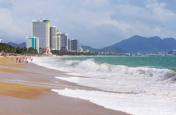 сity spiaggia e hotel a nha trang vietnam. - wave sea storm water foto e immagini stock