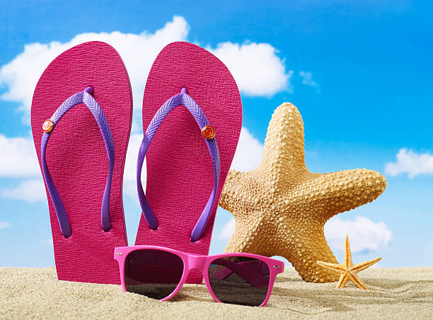 istock Flip-flops, starfish and sunglasses 521262498