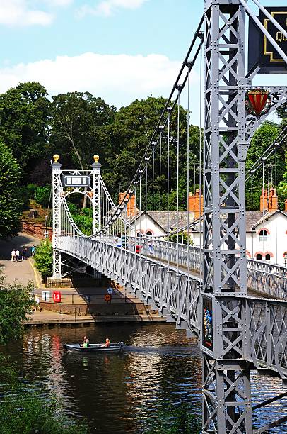 rio dee ponte suspensa, chester. - chester england dee river suspension bridge bridge imagens e fotografias de stock