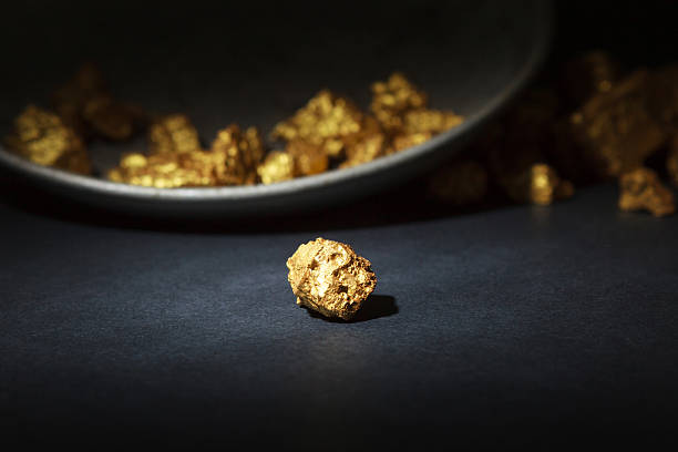 nugget gold Closeup of big gold nugget ounce stock pictures, royalty-free photos & images