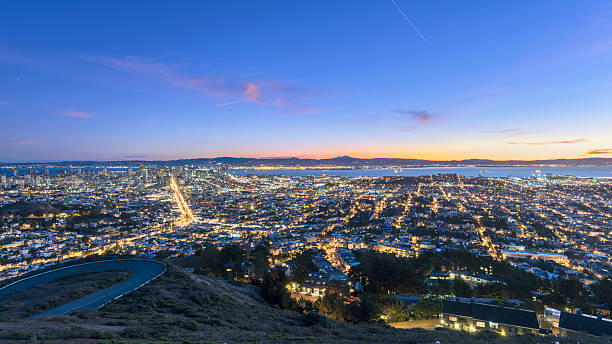 paisaje de la ciudad de san francisco en sunrse - san francisco county skyline panoramic night fotografías e imágenes de stock