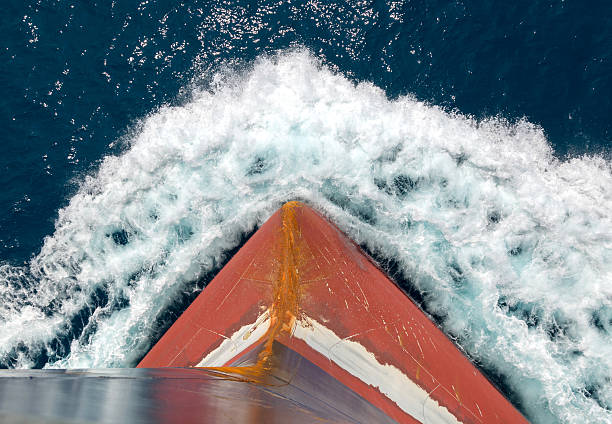 철 전구 있는 나비매듭 큰 배송 허드슨에서 - commercial dock global communications jetty oil tanker 뉴스 사진 이미지