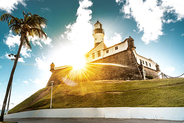 закат видом на маяк farol da барра в сальвадоре - salvador bahia state brazil architecture стоковые фото и изображения