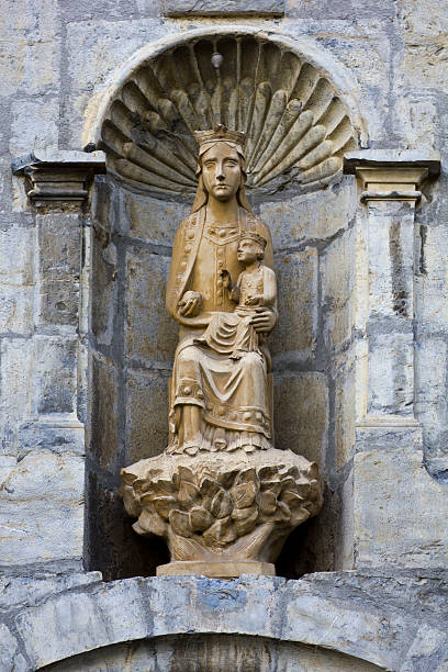 istock Virgin Mary with son, medieval Statue 521315227