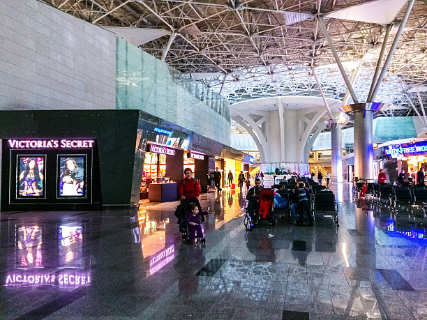 le magasin - mobilestock editorial russia airport foto e immagini stock