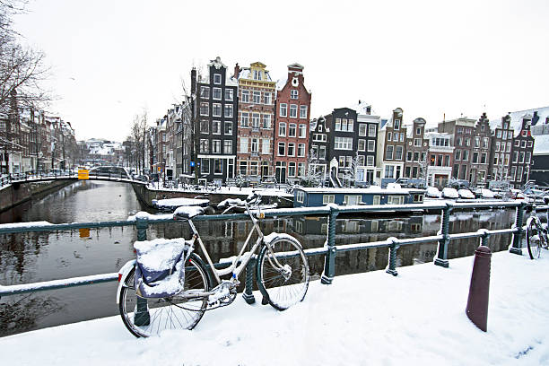 istock Snowy Amsterdam in the Netherlands 521319047