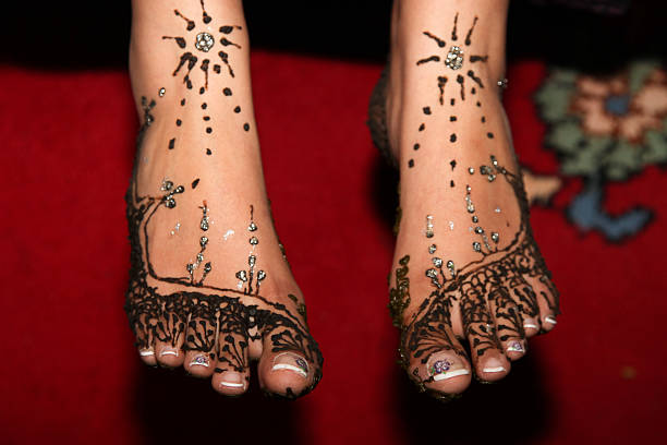 pieds dessins henné - henna tattoo stock-fotos und bilder