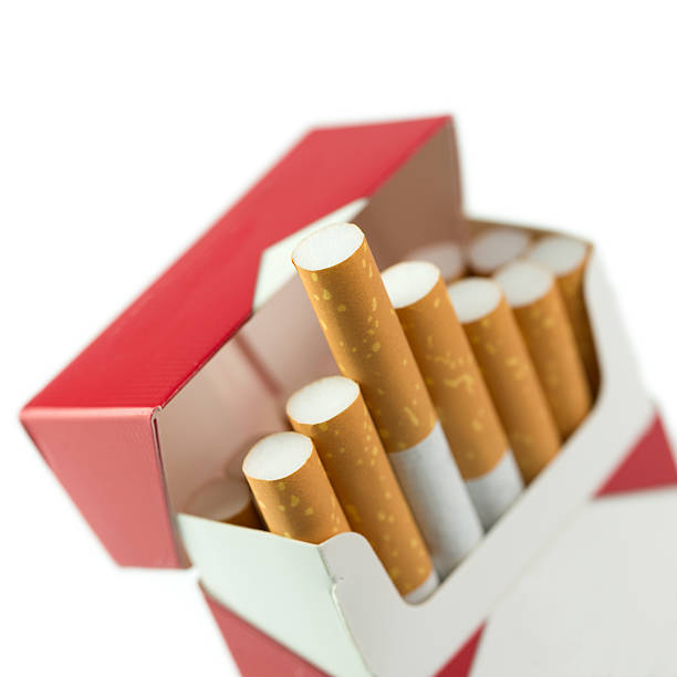 zigaretten - cigarette pack stock-fotos und bilder