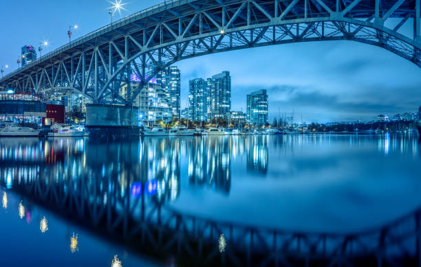 granville 구름다리 밤에 - vancouver skyline canada panoramic 뉴스 사진 이미지