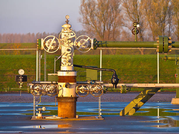 Natural gas production wellhead Vintage natural gas well head in Grijpskerk, Netherlands oil wellhead stock pictures, royalty-free photos & images