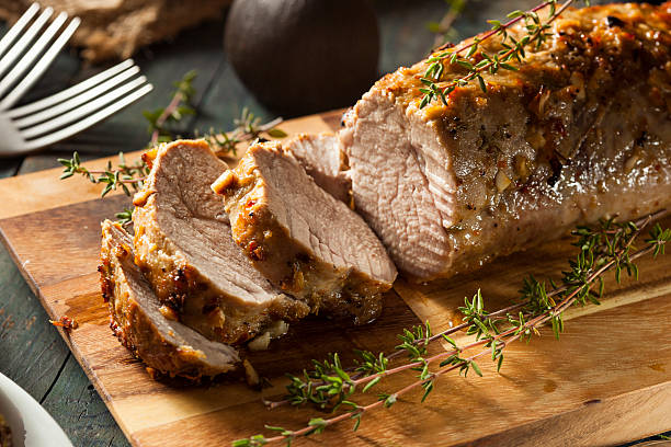 hausgemachte heiße schweinefilet - gebraten oder geröstet stock-fotos und bilder