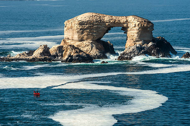 la portada (arch rock) antofagasta, au chili - arch rock photos et images de collection