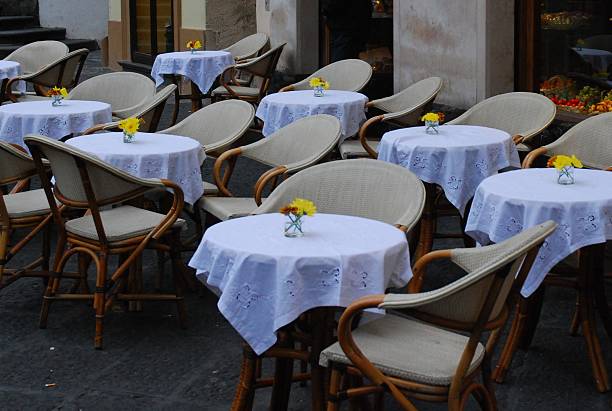 istock Sidewalk Cafe in Italy 521421733