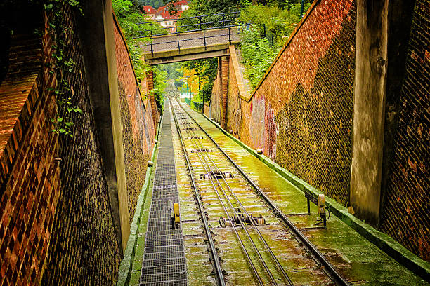 funicular: tren de cable - classic europe urban scene prague fotografías e imágenes de stock
