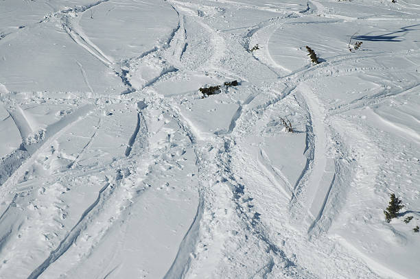 istock Snow background with ski and snowboard tracks 521438219