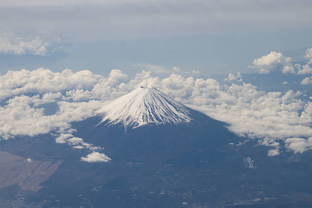 空から見た富士山 - caldera ストックフォトと画像
