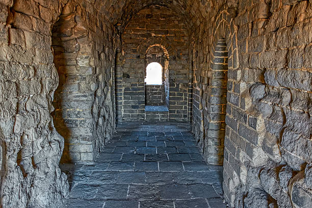 интерьер сторожевая башня на великий китай стены - ship fort castle stone wall стоковые фото и изображения