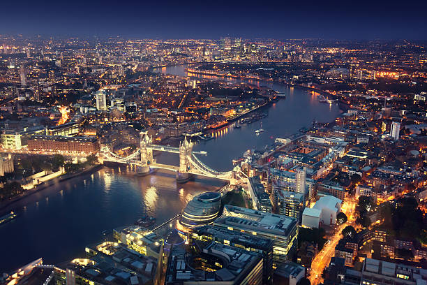 런던 야간에만, 우르바노 아키텍처 및 타워 브리지 - uk river panoramic reflection 뉴스 사진 이미지