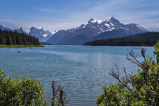 istock View of Maligne Lake 521491547