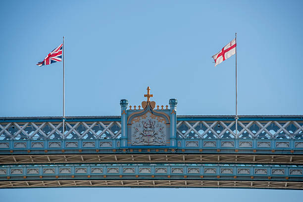 ユニオンとセントジョージス旗のタワーブリッジ - st george flag architecture famous place ストックフォトと画像