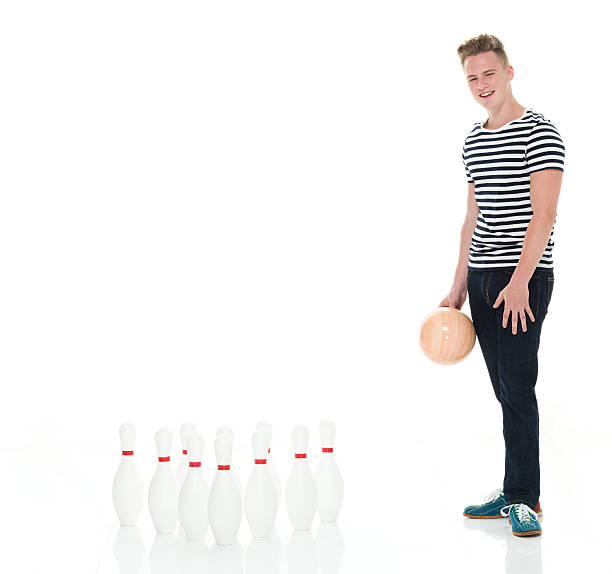 homme posant avec quilles broches - bowling isolated sportsman vertical photos et images de collection