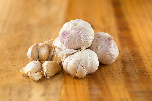 istock Garlic on wood background 521538696