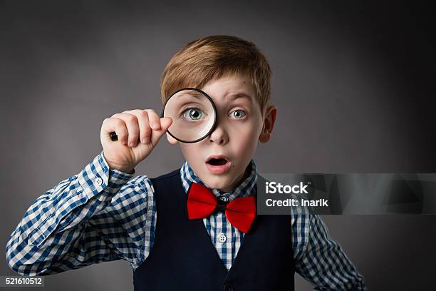 Child See Through Magnifying Glass Kid Eye Looking Magnifier Lens-foton och fler bilder på Förstoringsglas