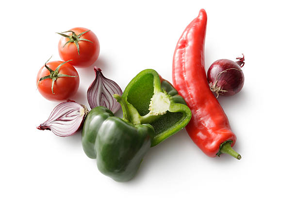 野菜：ピーマン、トマトとオニオンに隔てられた白の背景 - green bell pepper bell pepper pepper vegetable ストックフォトと画像