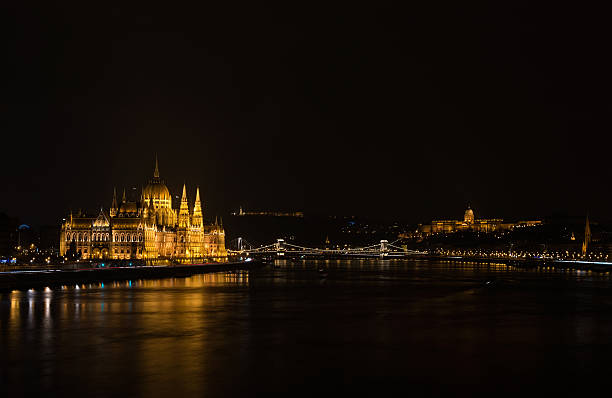 ~의 뷰 만다린식 팔라먼트 미흡함, 로얄 팰리스 및 다뉴브 강을 - budapest houses of parliament london city cityscape 뉴스 사진 이미지