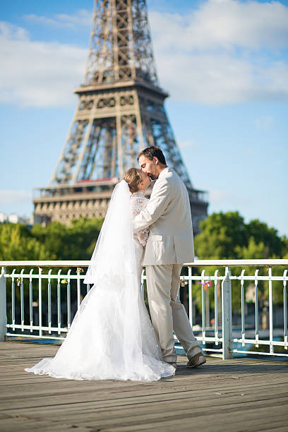 istock Just married couple in Paris 521625449