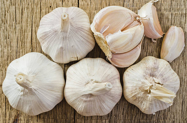 istock Garlic on the wood 521665973