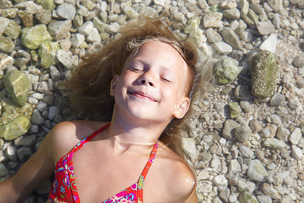 imgsrc маленькие девочки пляж