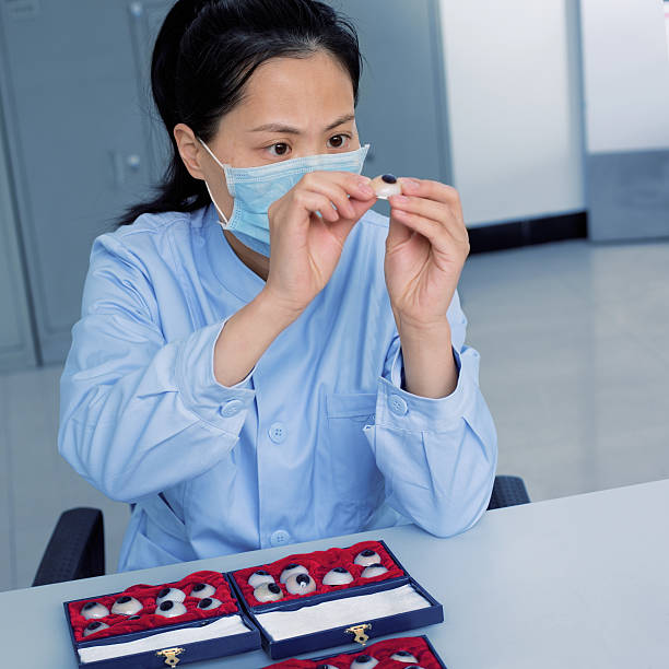 istock detect the quality of glass eye 521685872