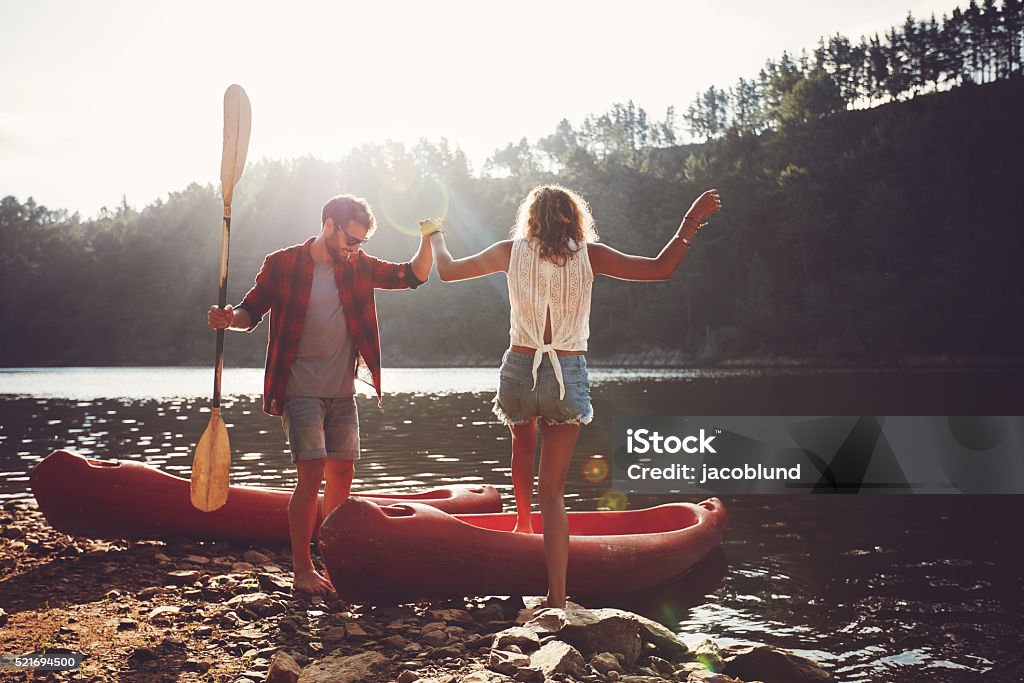 Par ir un una canoa paseo en el lago. - Foto de stock de Kayak - Piragüismo y canotaje libre de derechos