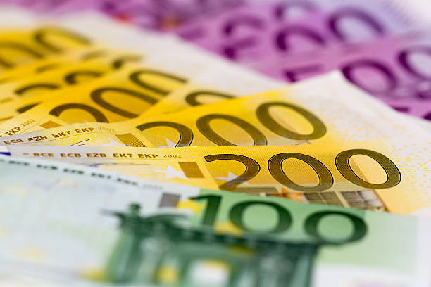 重ねた札束、100 の充実した 200 、500 ユーロ - eurozone debt crisis ストックフォトと画像