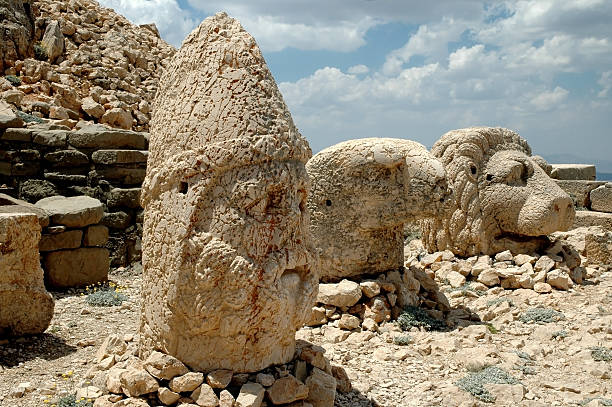ancient stone heads on mount nemrut, turkey - tyche stok fotoğraflar ve resimler
