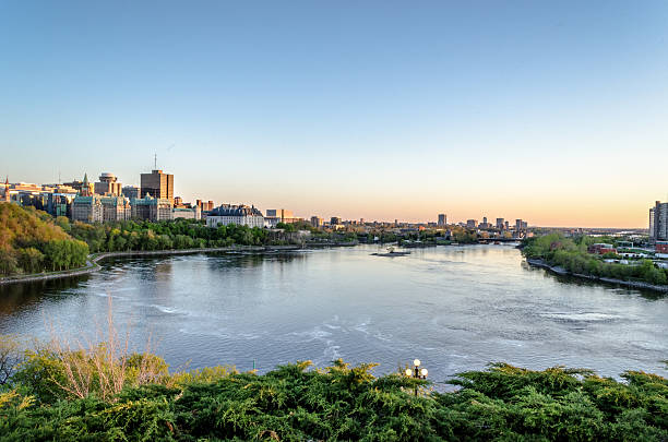 ottawa river and the supreme court from nepean point - 努勒維特地區 個照片及圖片檔