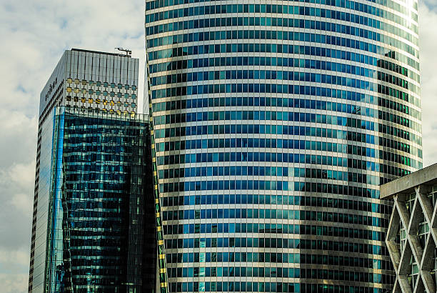 istock Modern skyscraper business building with windows 521723053