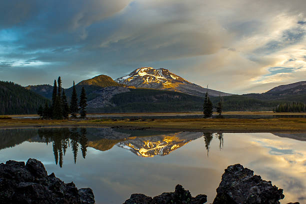 istock Dawn at Sparks Lake 521727261