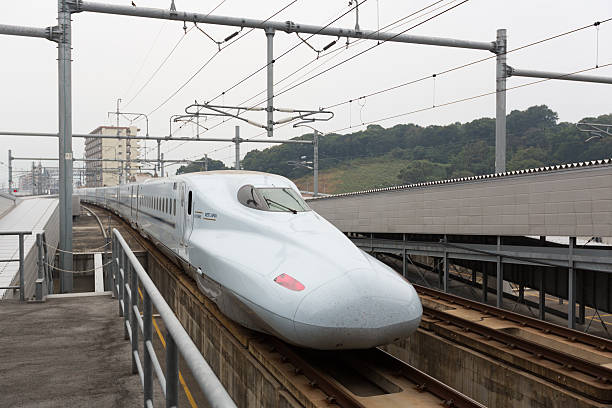 n700 série shinkansen trem-bala no japão - bullet train editorial transportation technology imagens e fotografias de stock