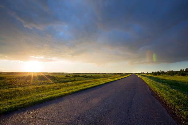 istock Road to the horizon 521760817