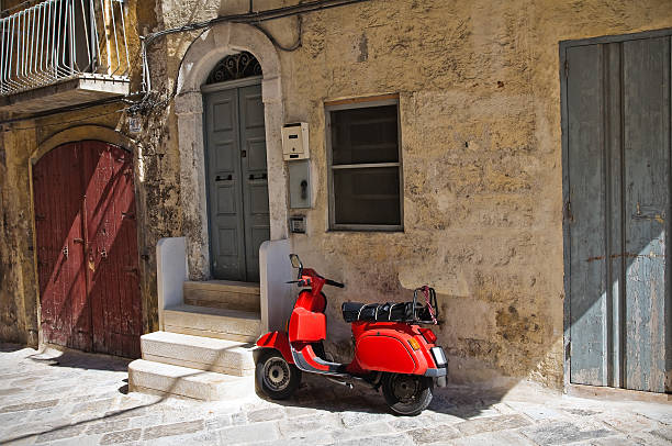 istock Alleyway. Monopoli. Puglia. Italy. 521772597