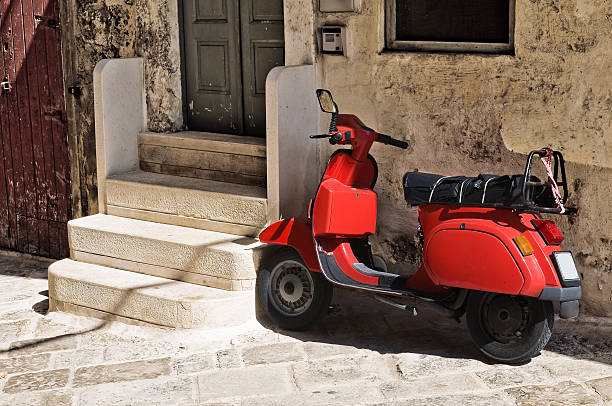 istock Alleyway. Monopoli. Puglia. Italy. 521772613
