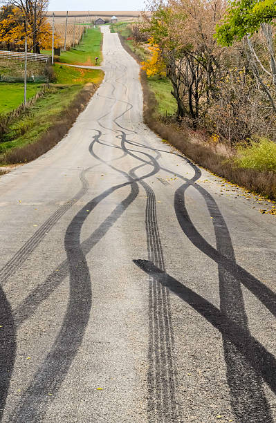 quem pode lançar mais de borracha? - swerving - fotografias e filmes do acervo