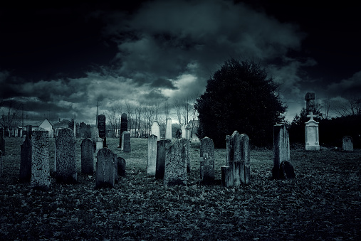 Cementerio de noche photo