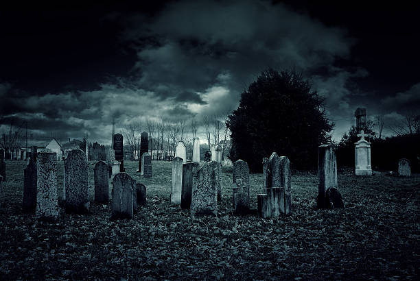 cimetière de nuit - cimetière photos et images de collection