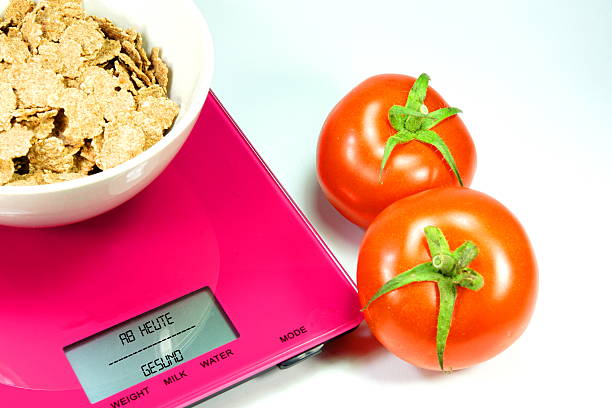 müsli à und tomaten - essen und imagens e fotografias de stock