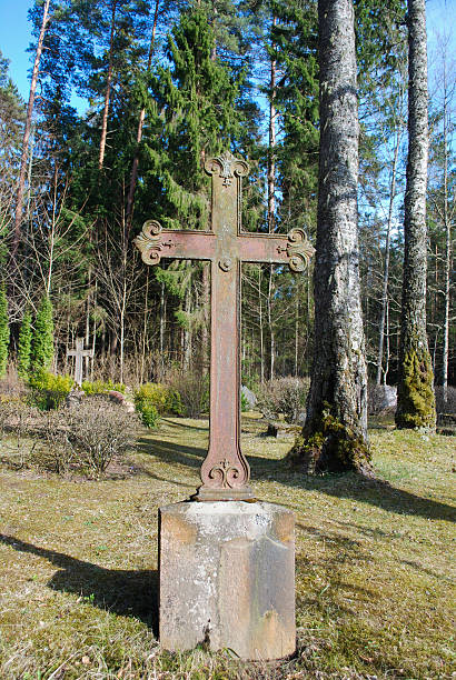 istock Old cross on the 19th - 20th century cemetery. 521811112