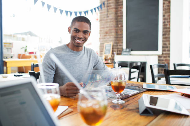 istock Businessman having lunch meeting in cafe 521812081